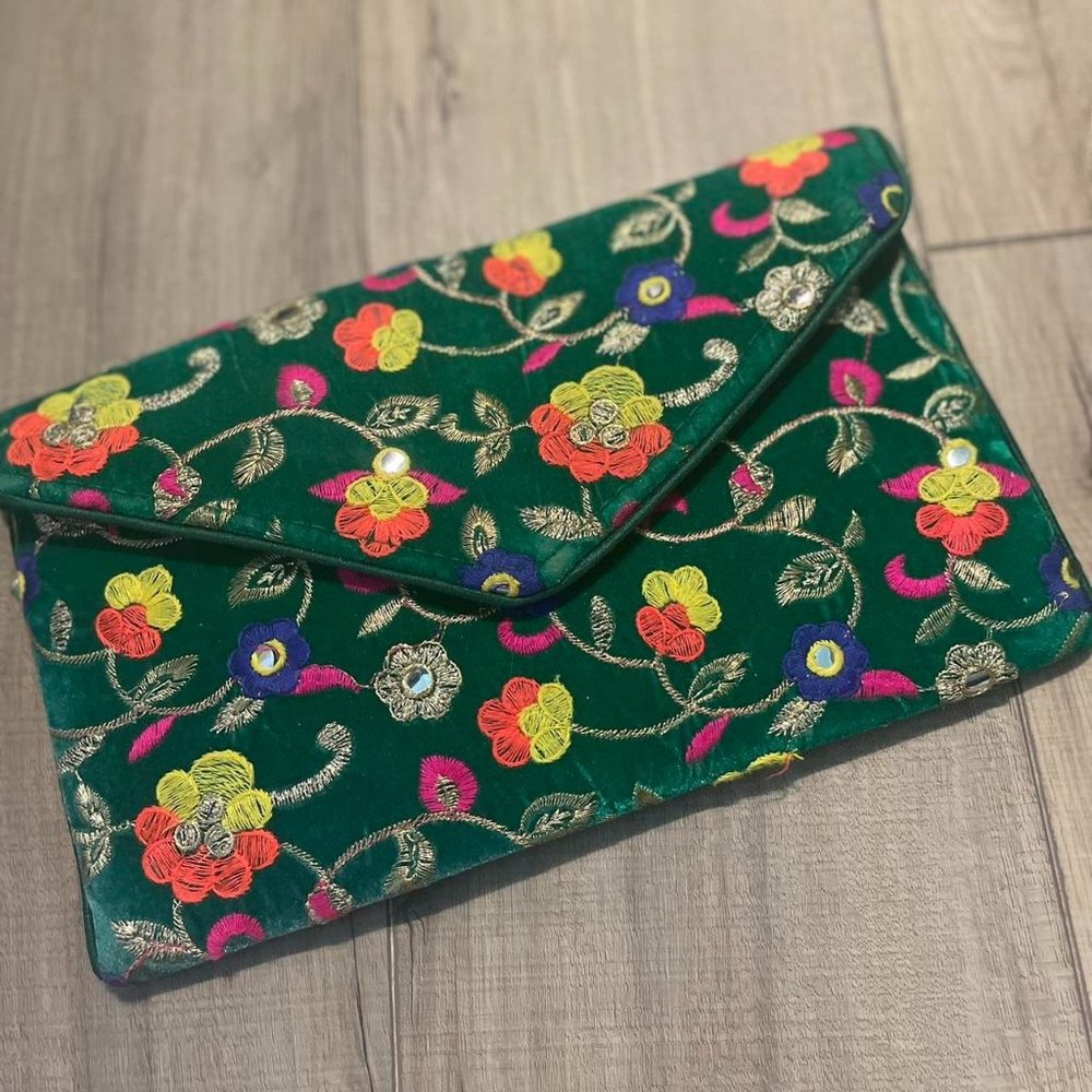 Kelly Green embroidered clutch w/shoulder strap